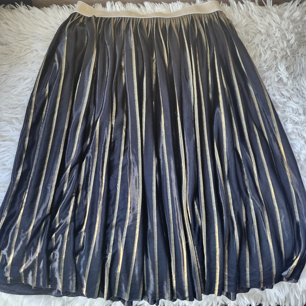 ♠️10/$10♠️ Black and Gold Skirt